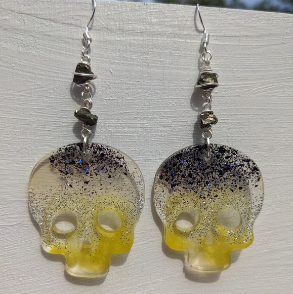 Pyrite Good Fortune Crystals Skull Earrings Handmade Gold Resin Lightweight - Picture 7 of 7